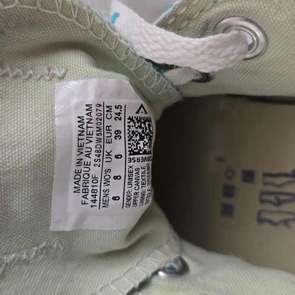 Converse Women's Shoes Size: 8 - Picture 8 of 16